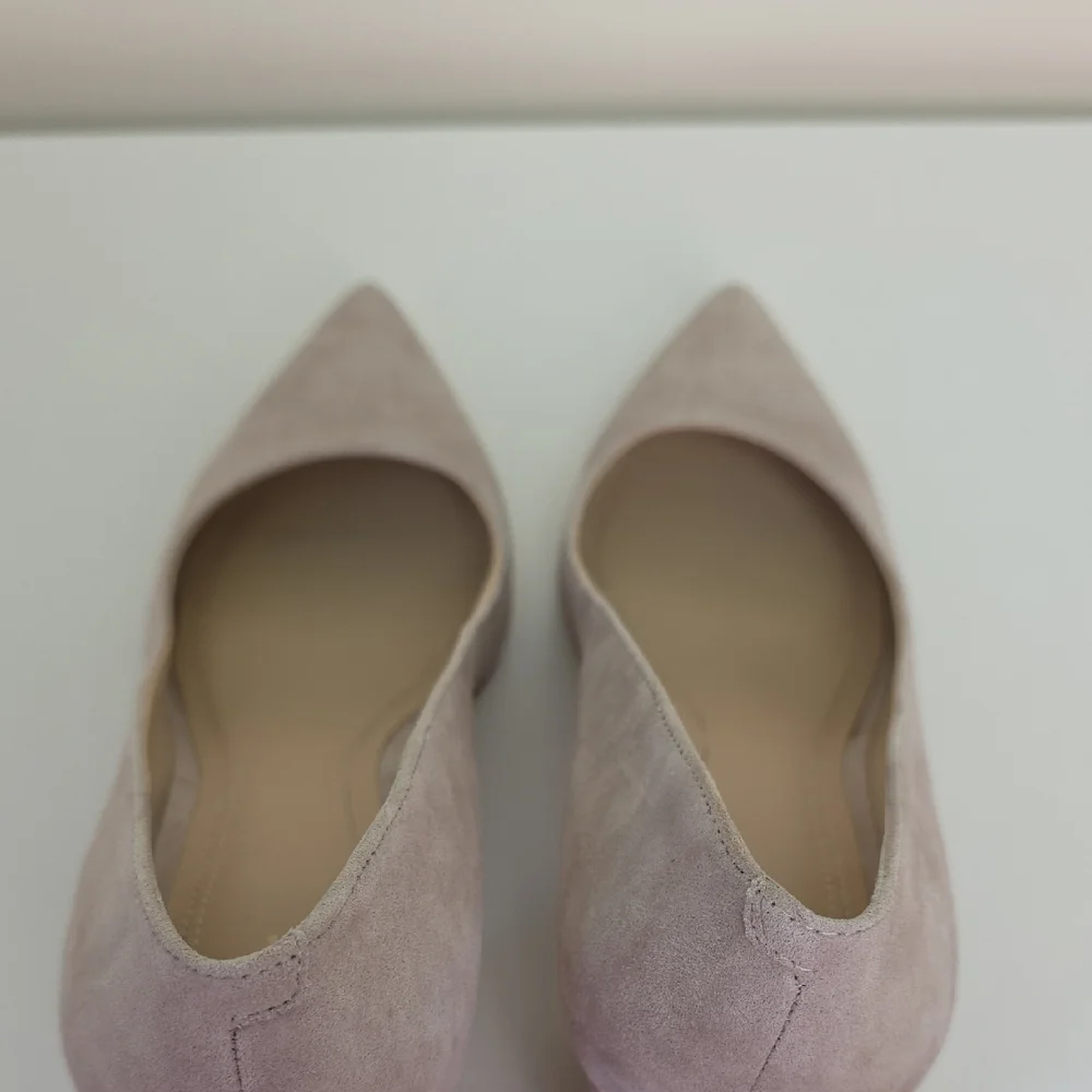 Marc Fisher Taupe Suede Heels.  Size 7 1/2 - Picture 7 of 12